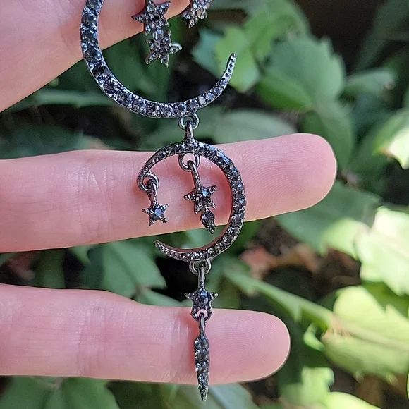 🤎 Sparkly Crescent Moon Earrings 🌙 - Picture 5 of 8